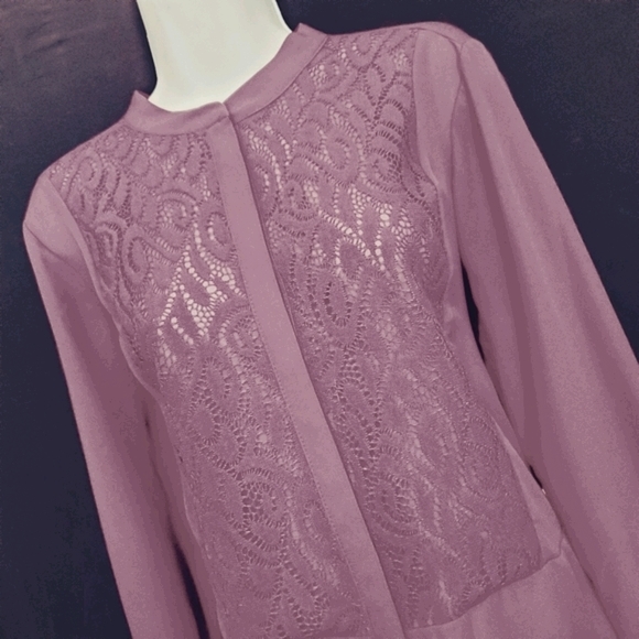 Simply Vera Lace Trimmed Top S P NWT - Picture 3 of 7